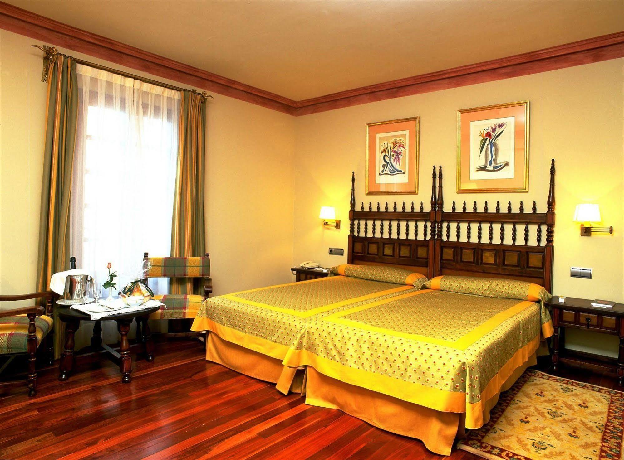 ปาราดอร์ เด กาลาออรา Hotel การาโอร์รา ภายนอก รูปภาพ